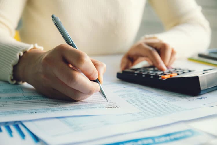 US Commercial Real Estate Insurance Crisis: Impact on Cap Rates & NOI